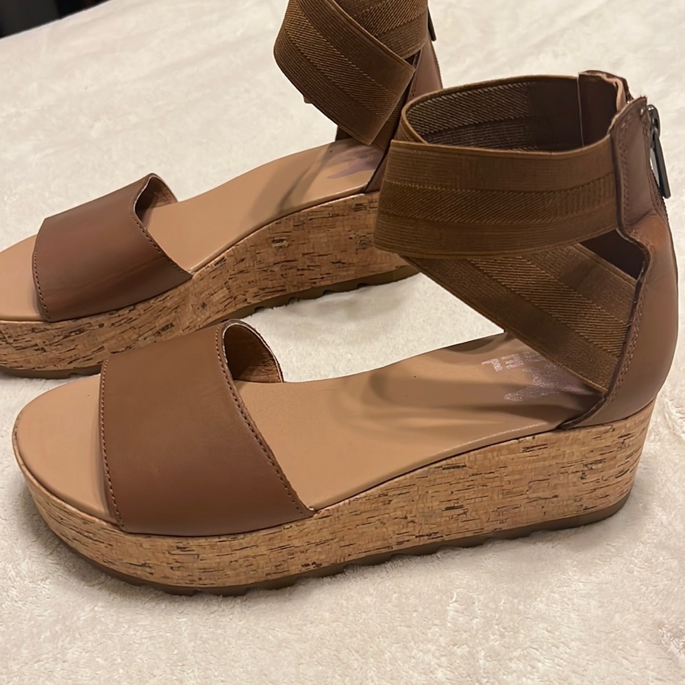 Sorel brown leather gladiator style sandals